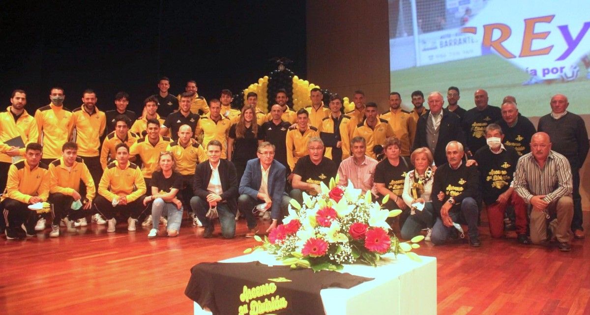 Homenaxe ao Ribadumia polo seu ascenso a Terceira División