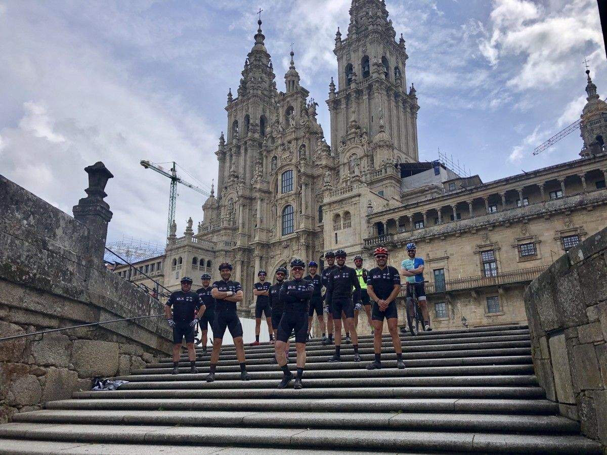 O Global DXT realizando o Camiño de Santiago