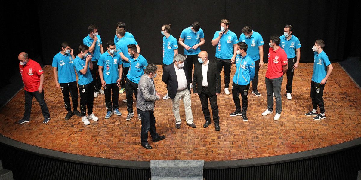Recepción al Cisne en el Teatro Principal por parte del Concello de Pontevedra