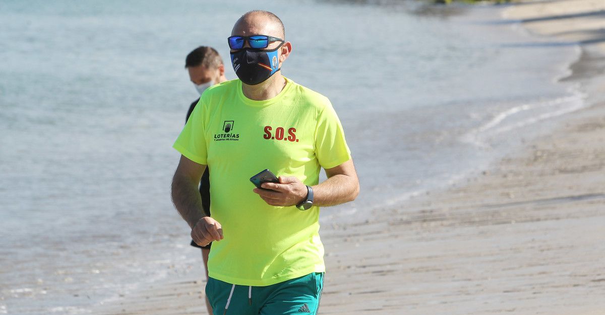 Pruebas de los socorristas de Marín en la playa de Mogor