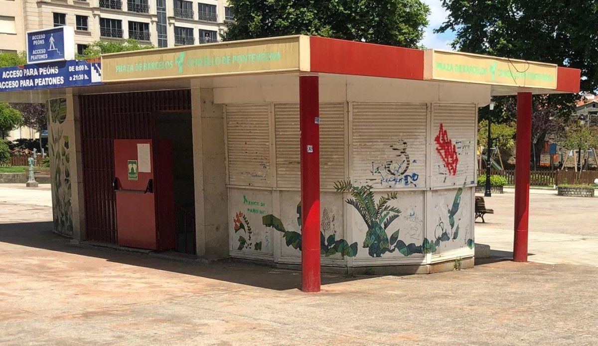 Quiosco en desuso en la plaza de Barcelos
