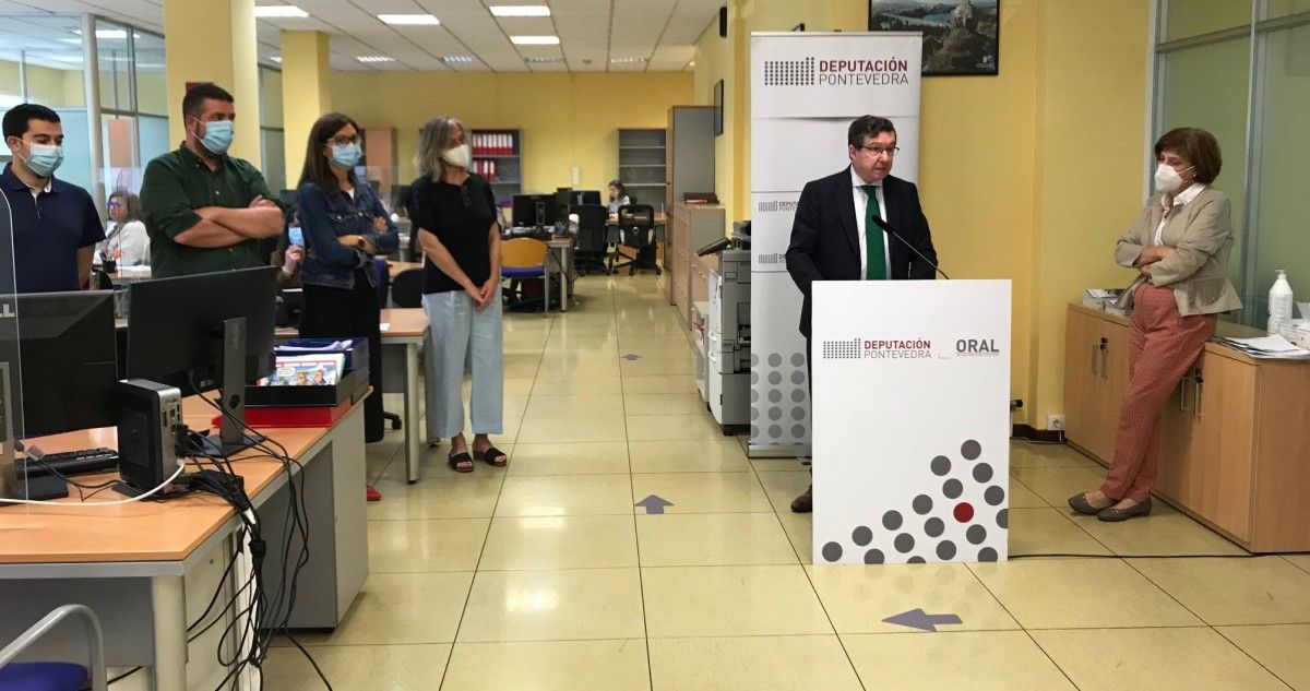 Carlos López Font visita a oficina do ORAL en Pontevedra
