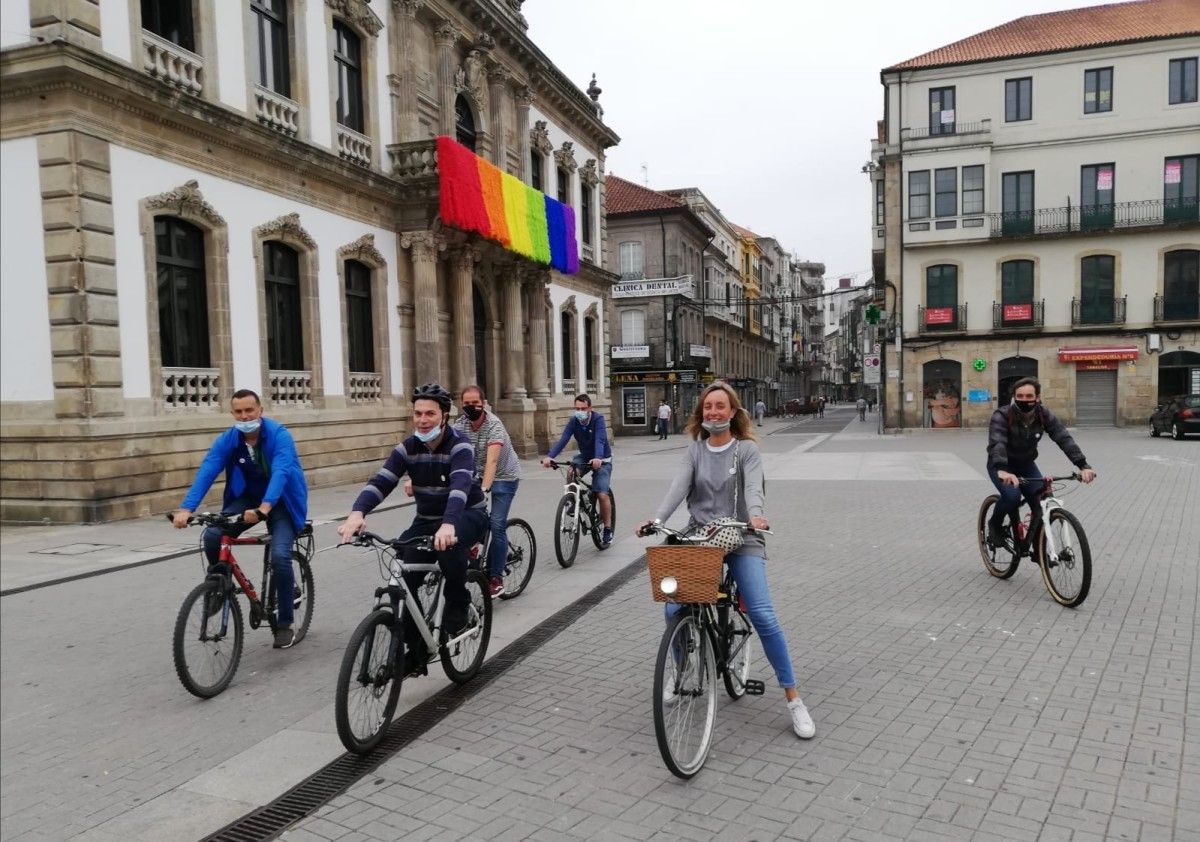 Paseo en bicicleta por Pontevedra de Gonzalo Caballero, Paloma Castro e Rafael Cotelo