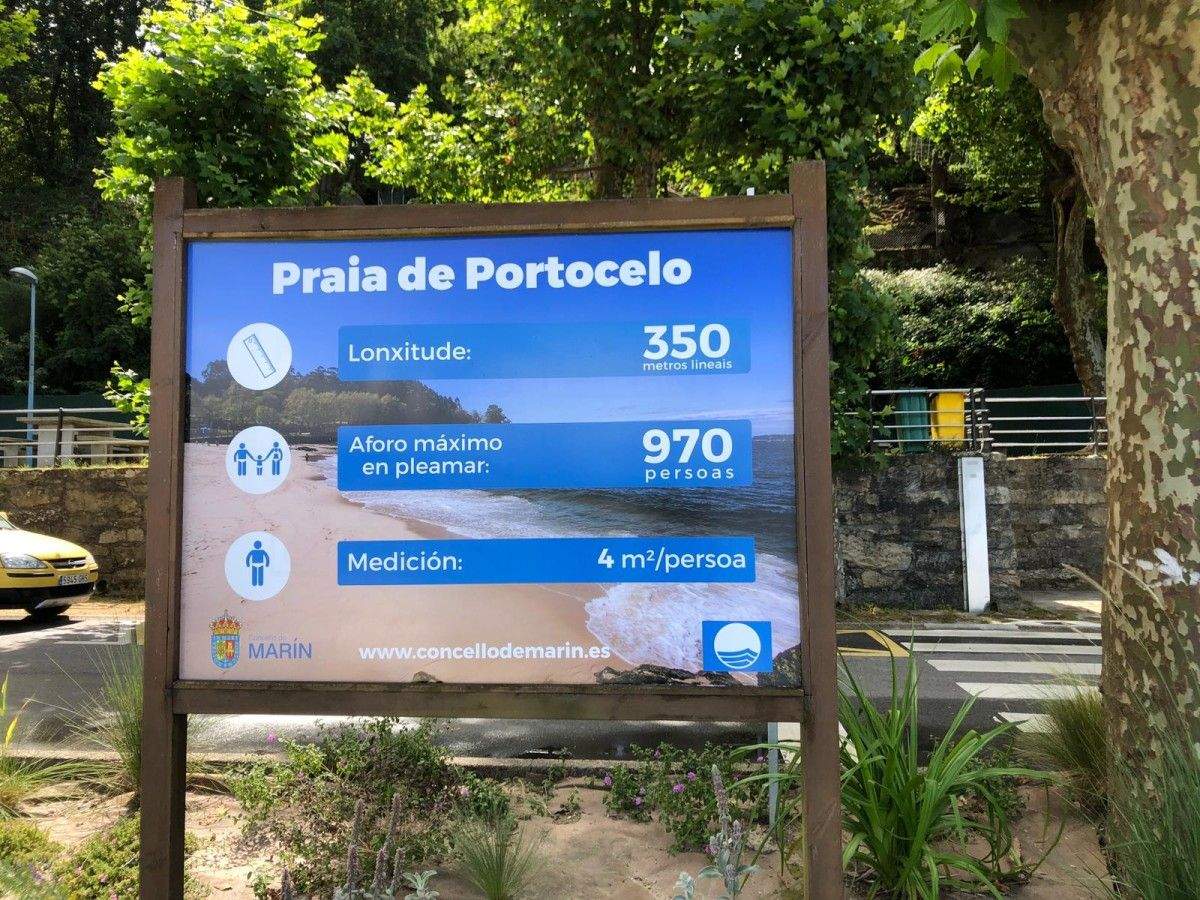 Cartel informativo en la playa de Portocelo