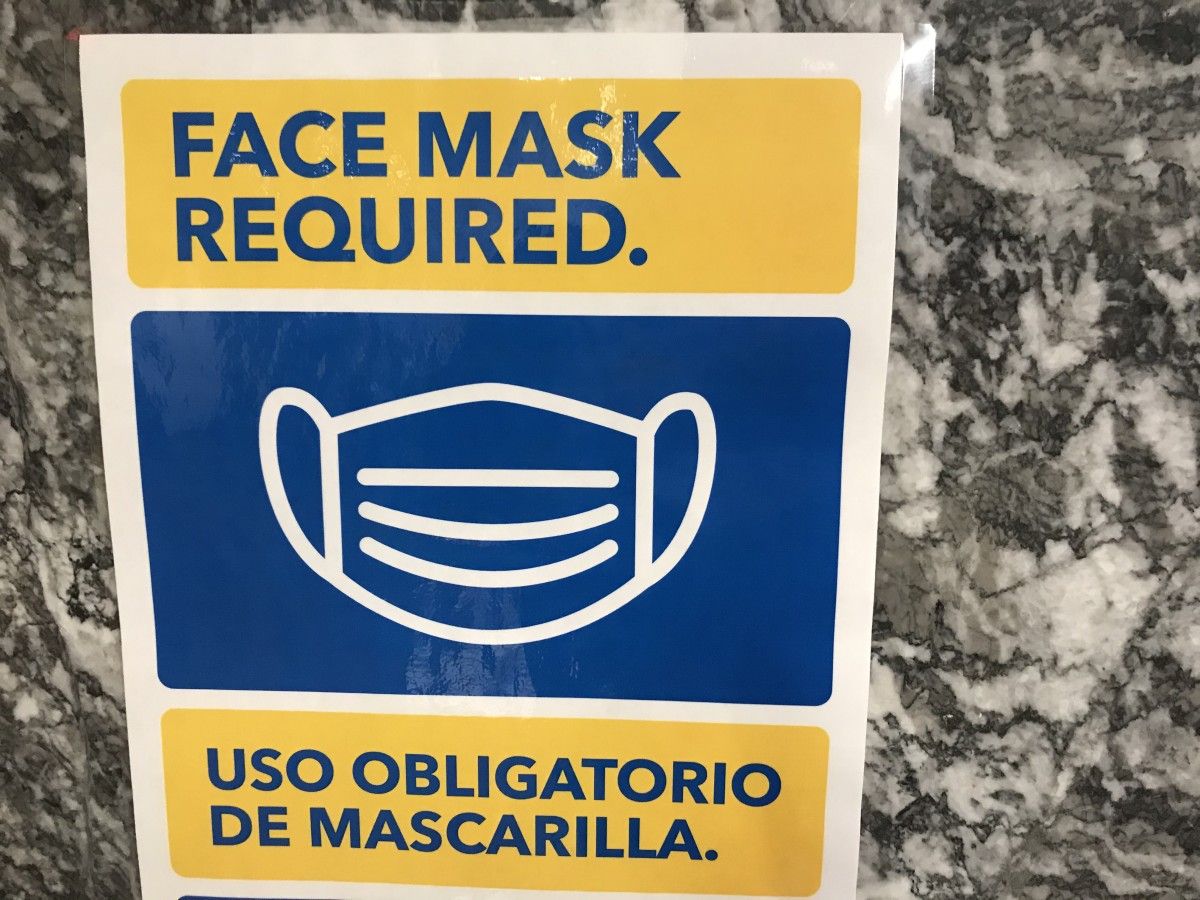 Cartel que obriga ao uso de máscara protectora