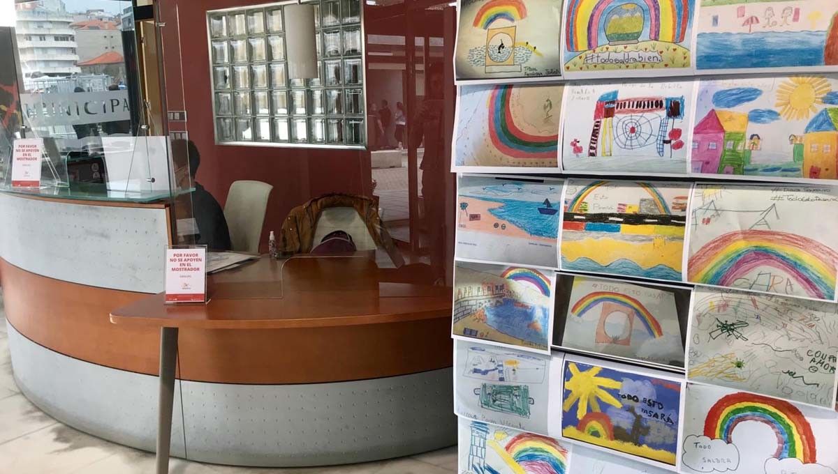 Dibujos en la oficina de turismo de Sanxenxo