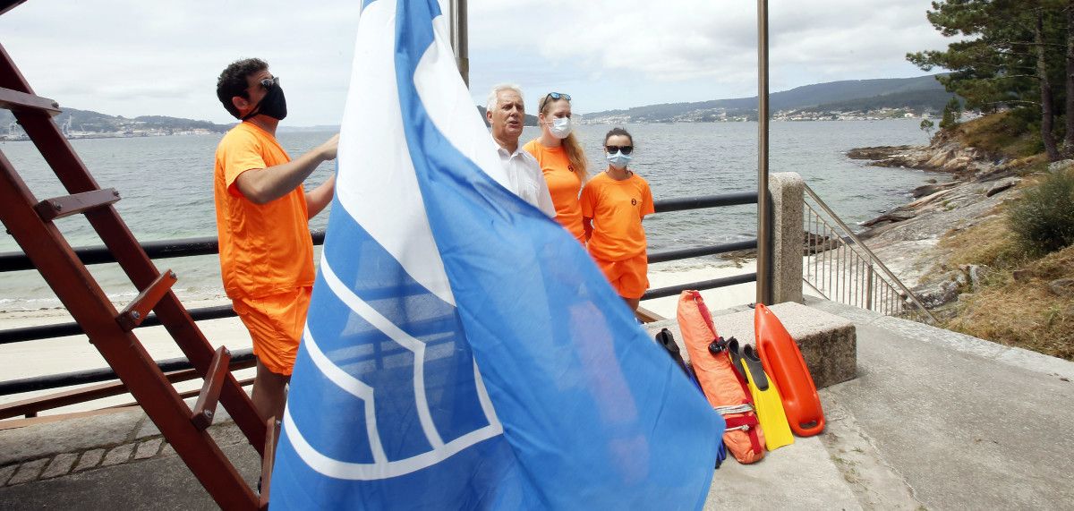 Izado da bandeira azul na praia de Cabeceira