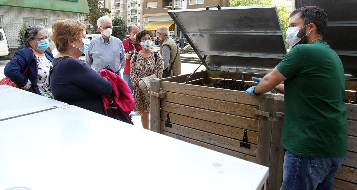 Composteiros da rúa Xeneral Rubín-Paseo de Valle Inclán