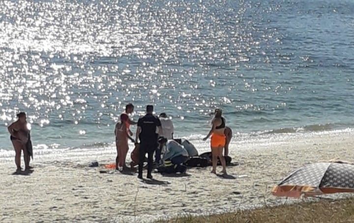 Os socorristas de Lourido salvan a un bañista en parada cardiorrespiratoria 