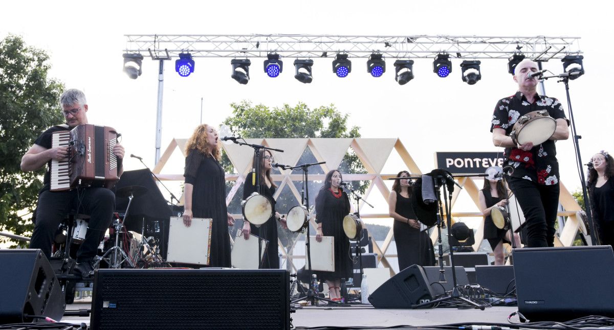 Concerto de Xabier Diaz + Adufeiras de Salitre e Guadi Galego