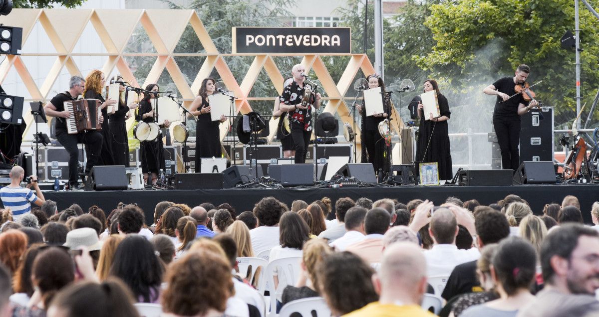 Concerto de Xabier Diaz + Adufeiras de Salitre e Guadi Galego