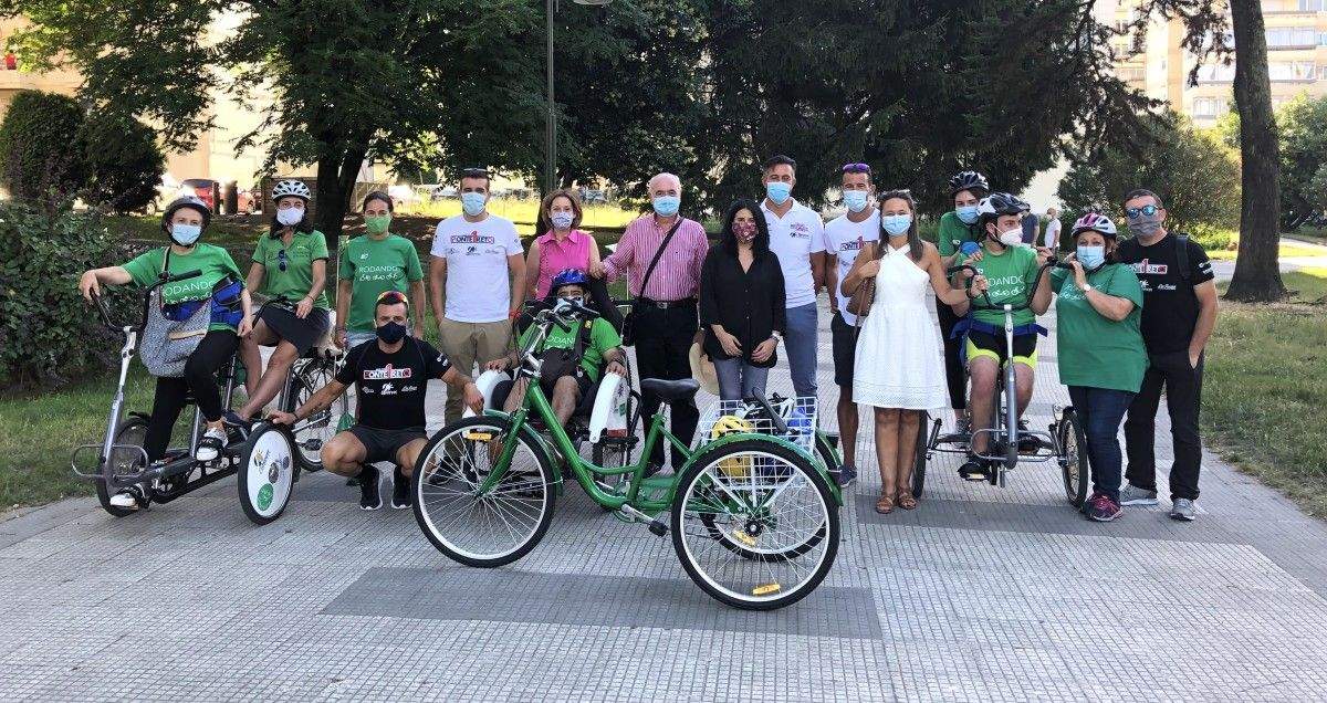 Ponte1Reto entrega un triciclo adaptado á asociación Amencer-Aspace