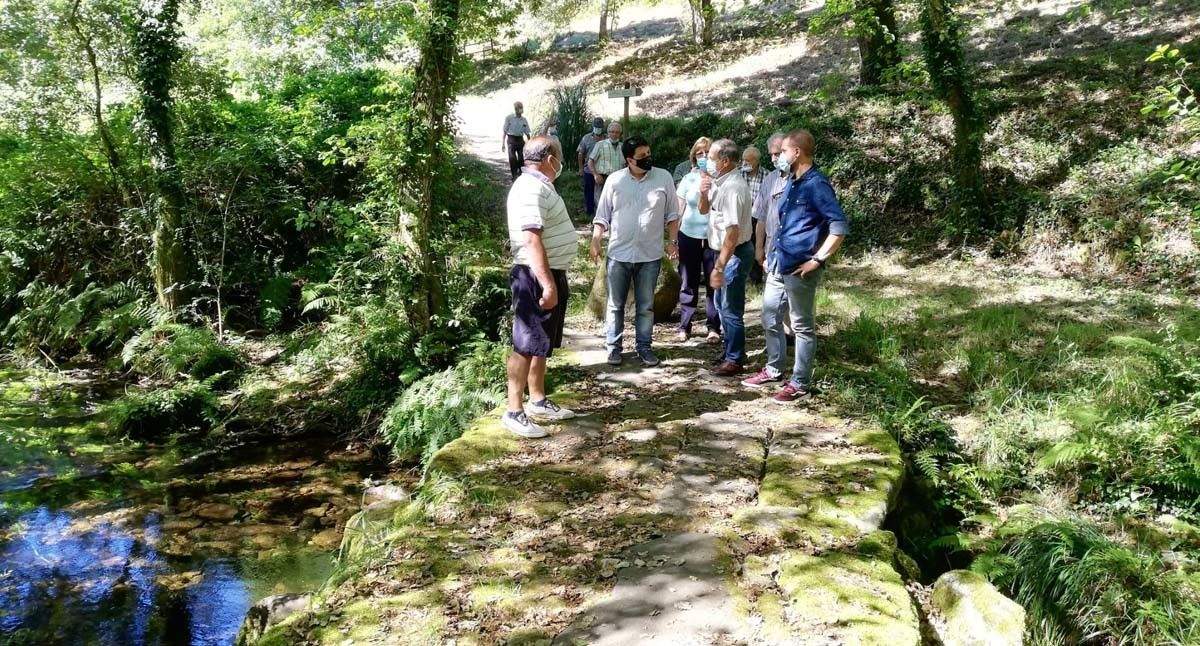 Camiñada pola senda fluvial de río Lobada e Fens, en Gatomorto