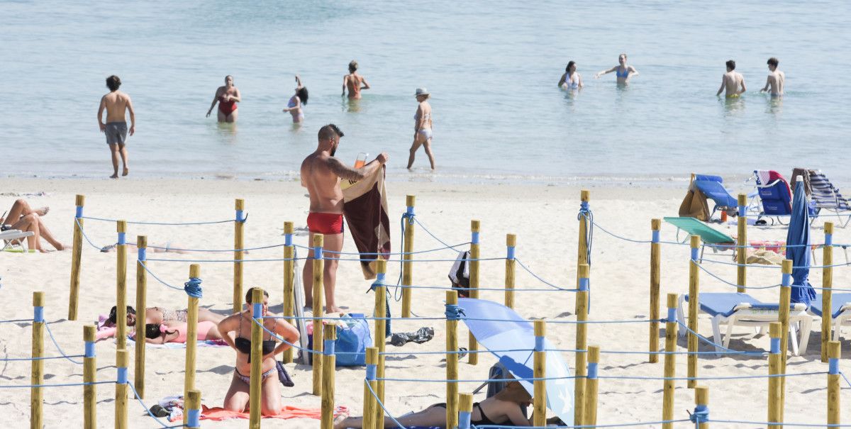 Playa de Silgar en Sanxenxo con las áreas parceladas