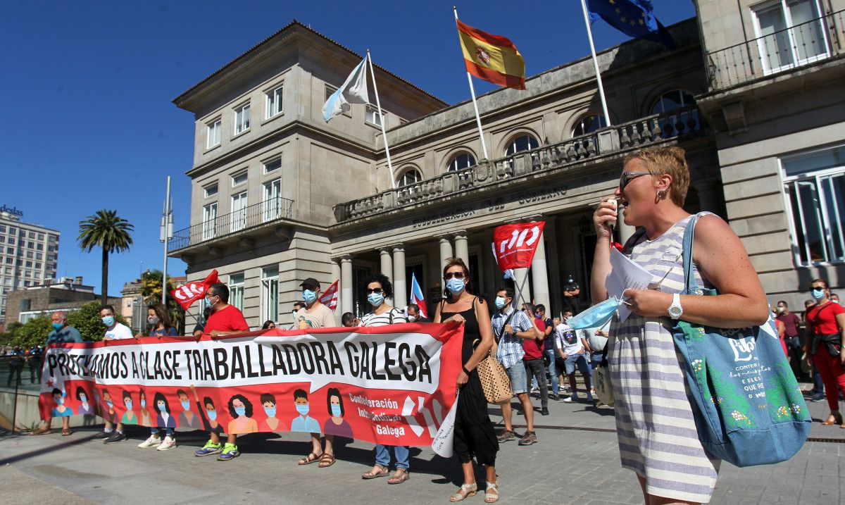 Concentración de delegados sindcales de la CIG contra el acuerdo estatal que prorroga los ERTE
