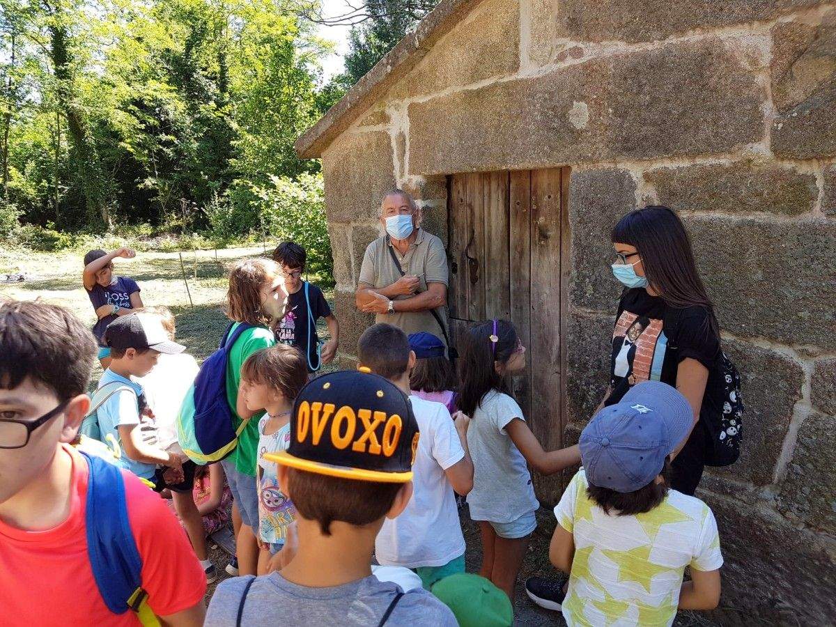 Escolares de Estudos Bonobo realizan unha actividade con Vaipolorío