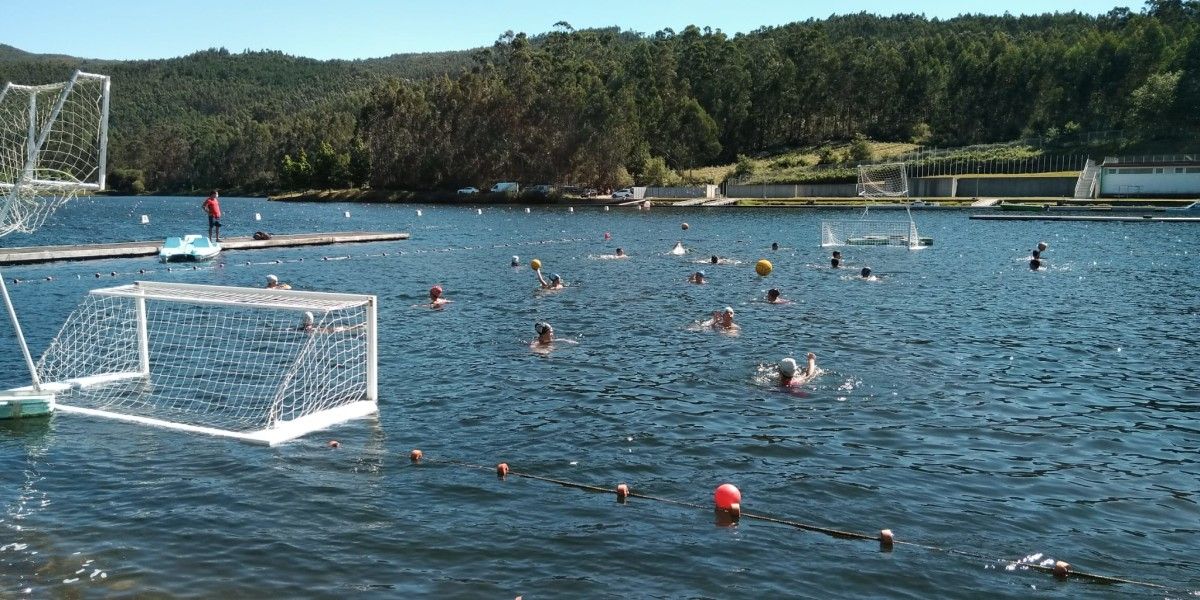 Entrenamiento del Waterpolo Pontevedra en el embalse de Pontillón do Castro