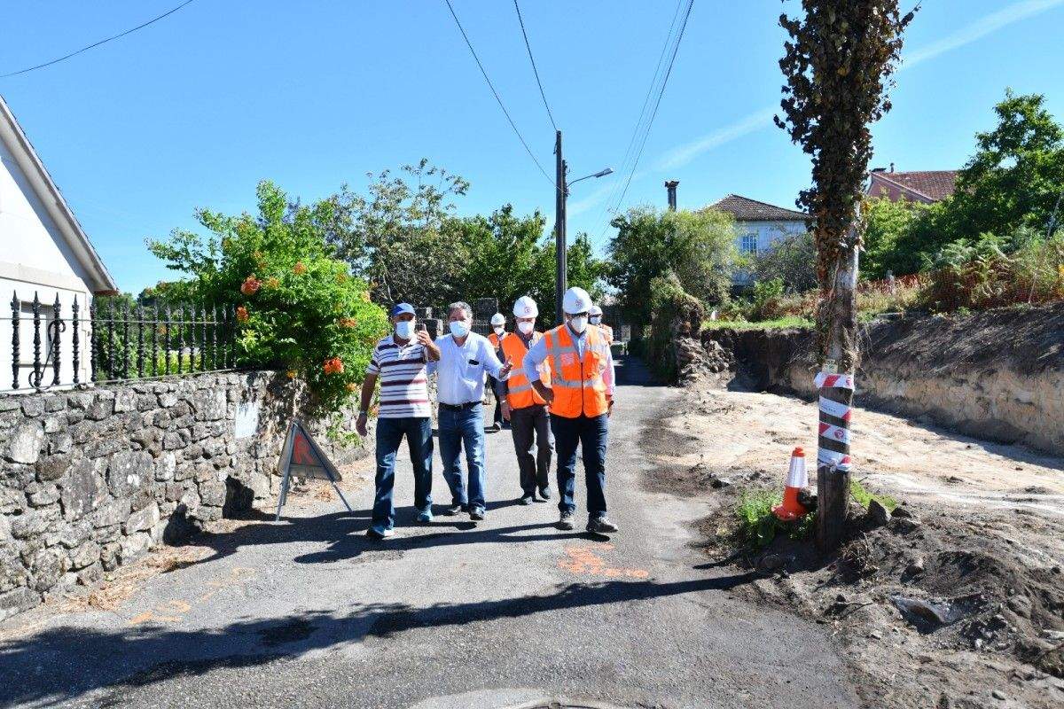 Visita de Lores, Demetrio Gómez e Alberto Oubiña ás obras no núcleo de centralidade de Os Campos