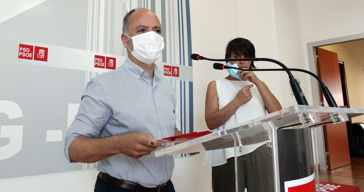 El secretario general provincial del PSOE, David Regades, y la secretaria de Organización, Paula Fernández