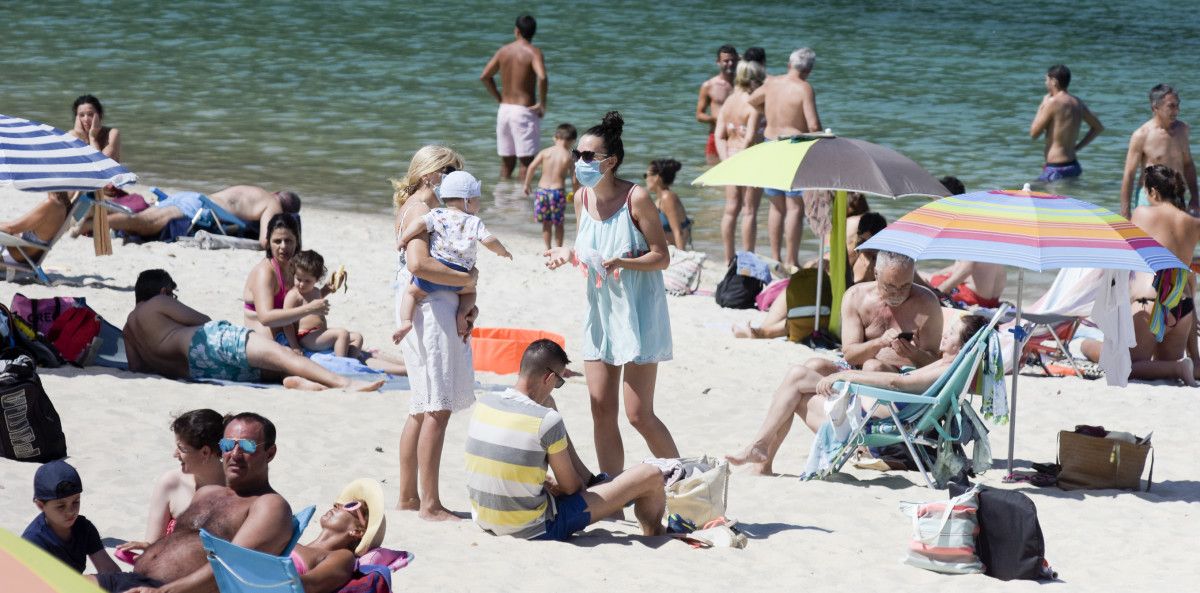 Bañistas en praias de Marín o sábado 18 de xullo