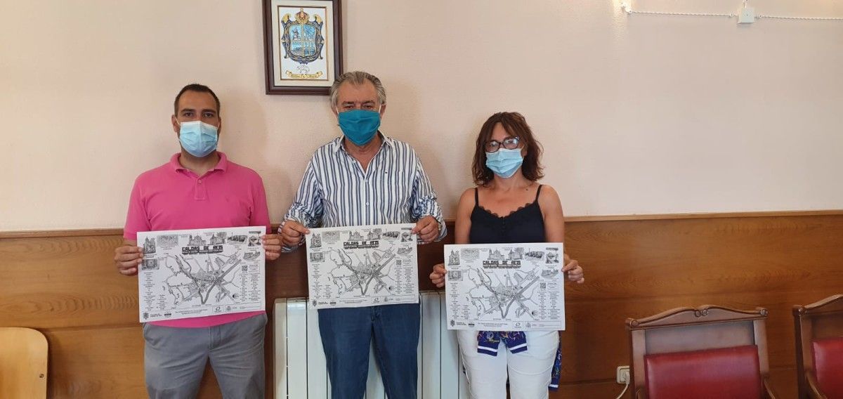 Jacobo Pérez, concejal de Comercio; Juan Manuel Rey, alcalde de Caldas e Inés Fuentes, concejal de Igualdade