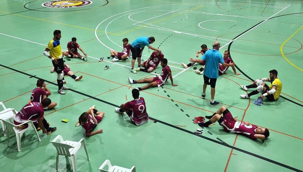 Plantel do Leis tras caer derratados en Benavente