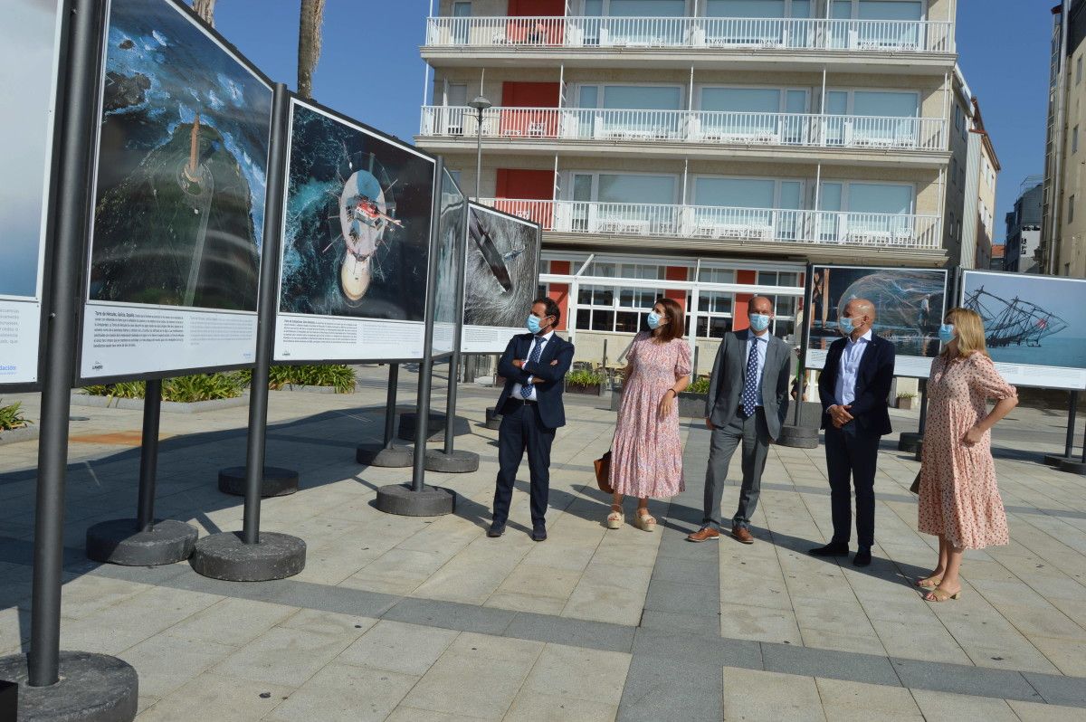 Presentación da exposición 'Vivir o mar' na Praza dos Barcos de Sanxenxo
