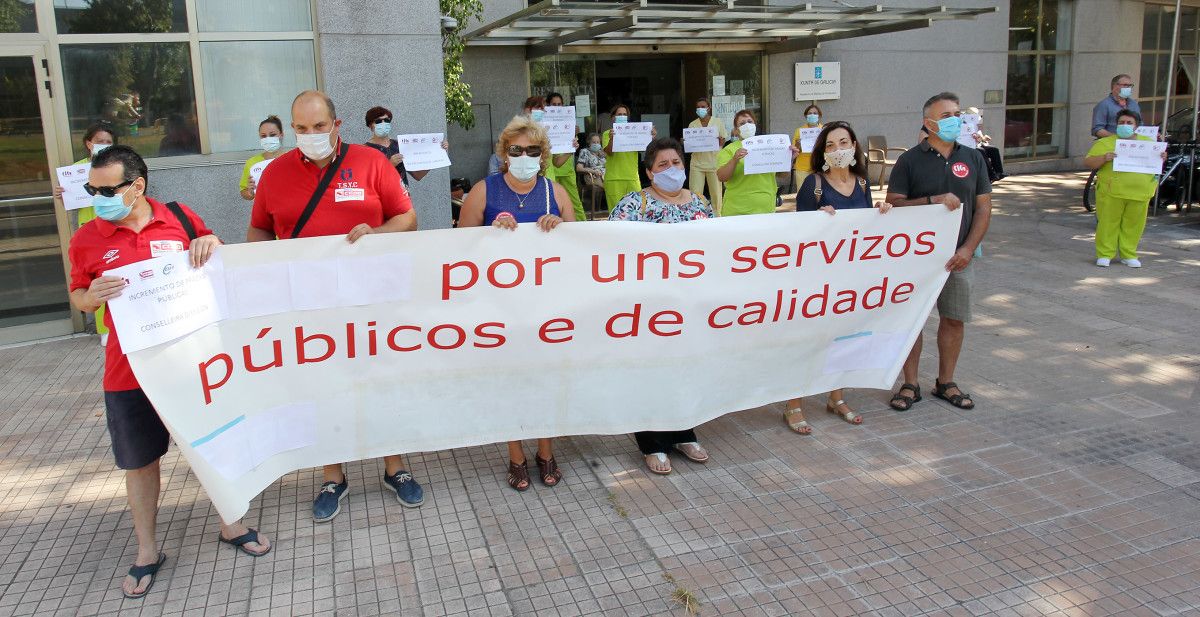 Protesta do persoal da Residencia de Maiores de Campolongo
