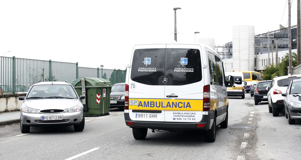 Ambulancia chegando ao hospital de Montecelo