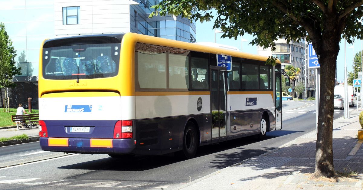 Autobús de transporte público