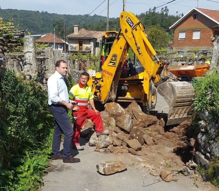 Obras para a implantación de fibra óptica en Parada de Tenorio