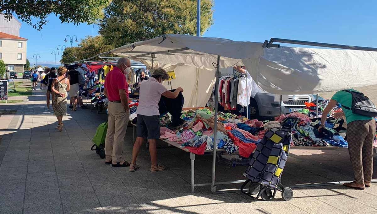Mercadillo de O Grove, en la avenida de Beiramar