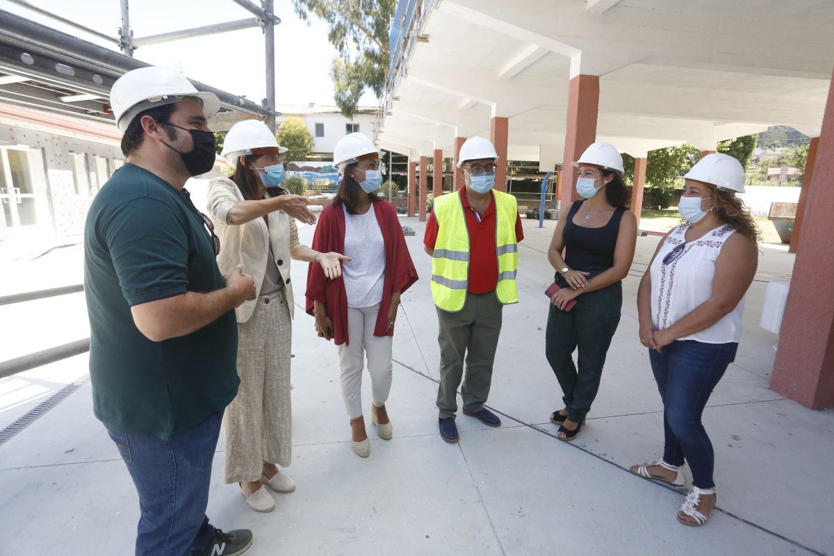 Carmen Pomar visita o CEIP do Carballal