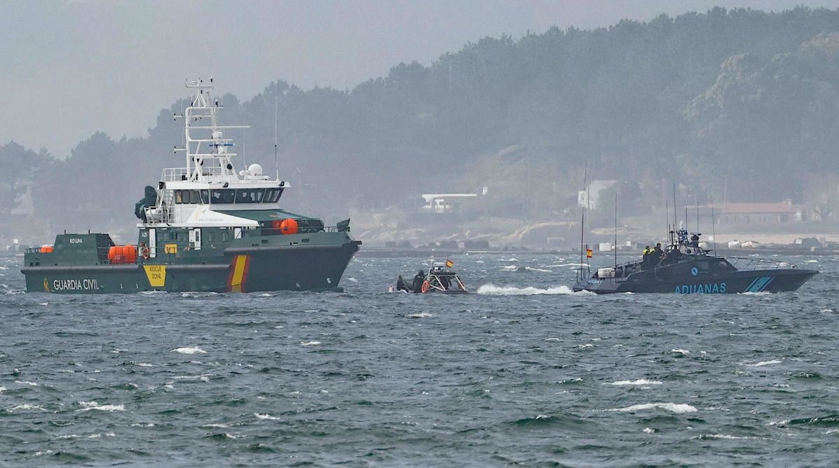 Labores de custodia del semisumergible localizado en la ría de Arousa