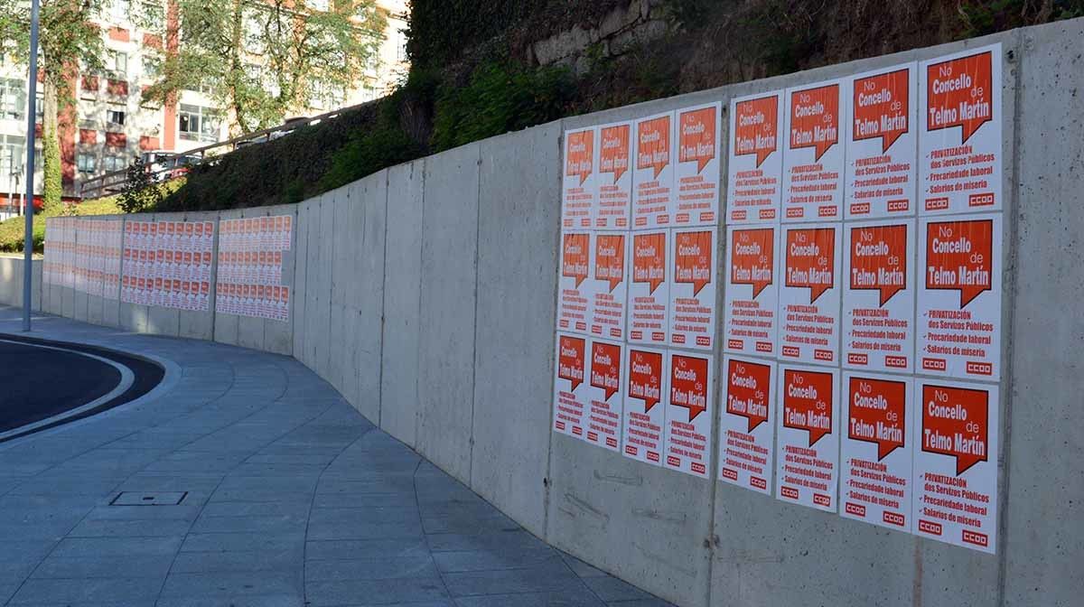 Carteis pegados por Comisións Obreiras na zona da Florida