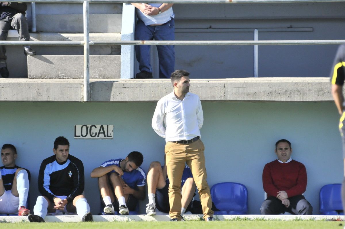 Jacobo Molina en el banquillo de San Pedro