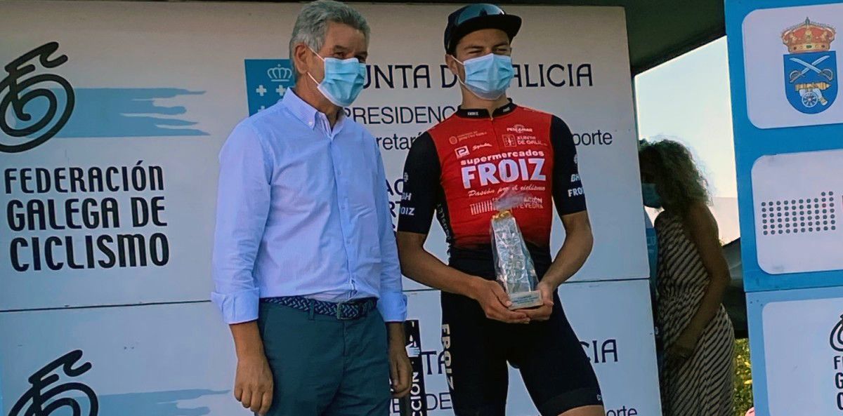 O ciclista do Supermercados Froiz Marcos jurado acaba segundo no trofeo Xacobeo