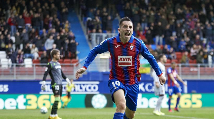 Charles celebrando un gol con el Eibar
