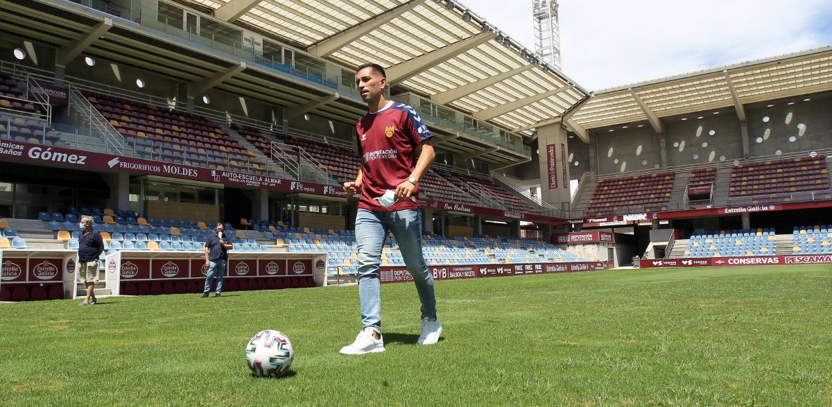 Charles, en su presentación como jugador del Pontevedra