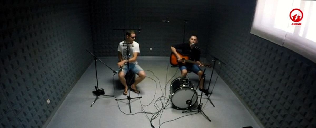 Actuación de Los Tónikash no Local de Música