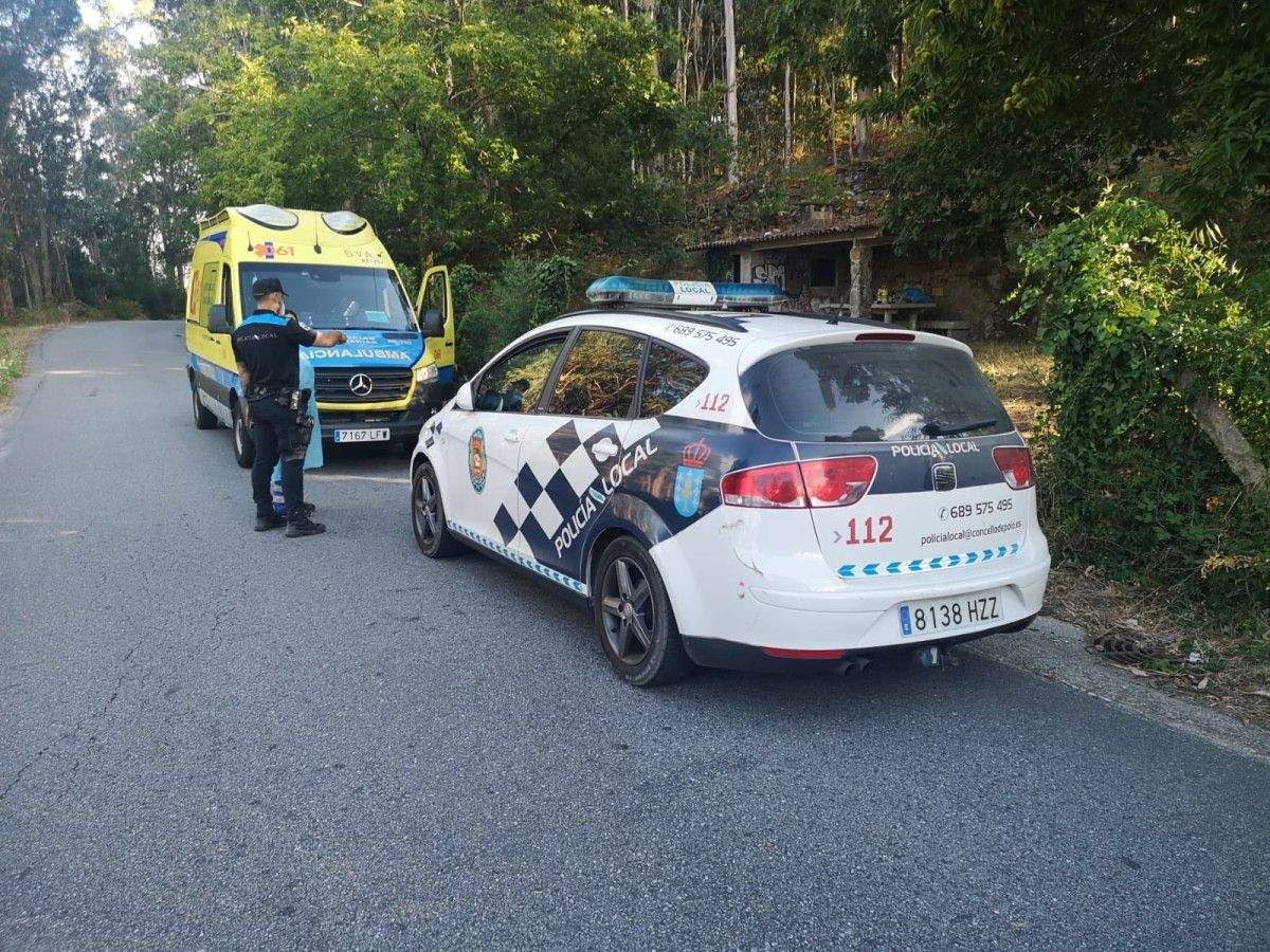 Operativo de la Policía Local de Poio en el lugar de Cidrás, parroquia de Combarro