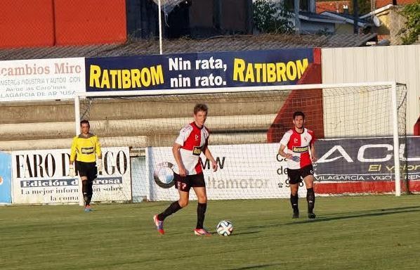 Un momento dun partido do Arosa na Lomba