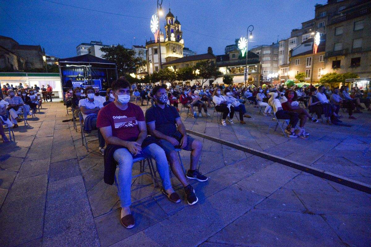 Concierto de Laroá en la plaza de A Ferrería