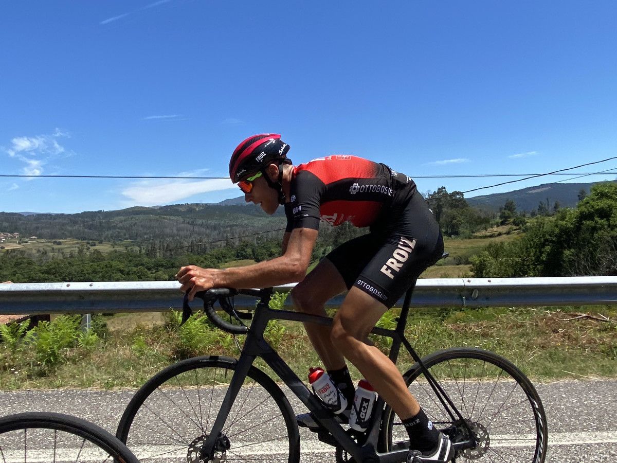 Adrián Barros é un dos corredores do Froiz citados pola selección galega para os campionatos de España