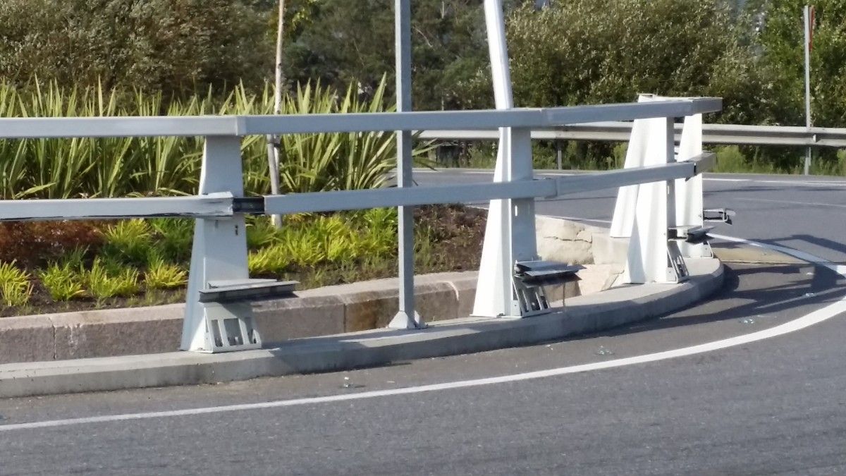 Valos en mal estado na ponte das Correntes