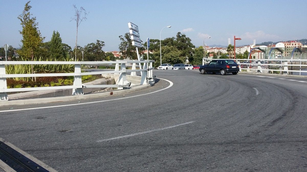 Valos en mal estado na ponte das Correntes