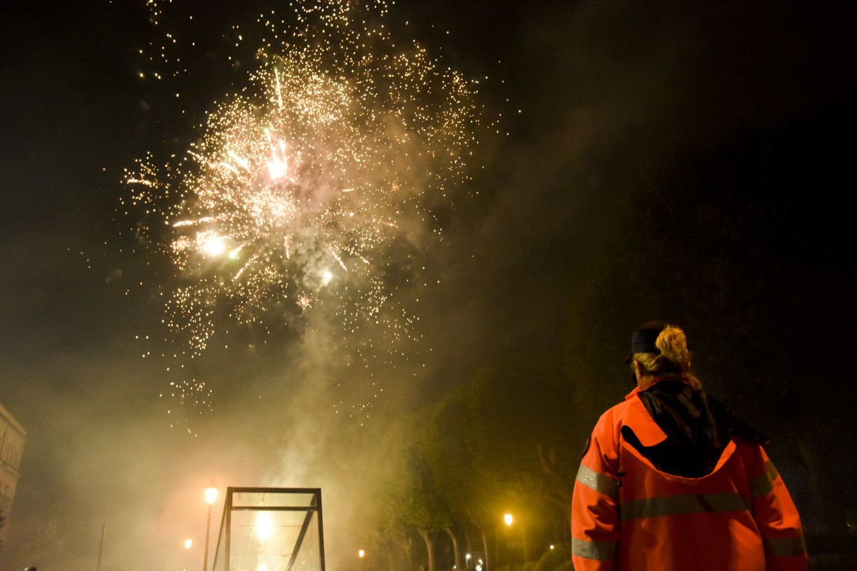 Tirada de fogos en Montero Ríos