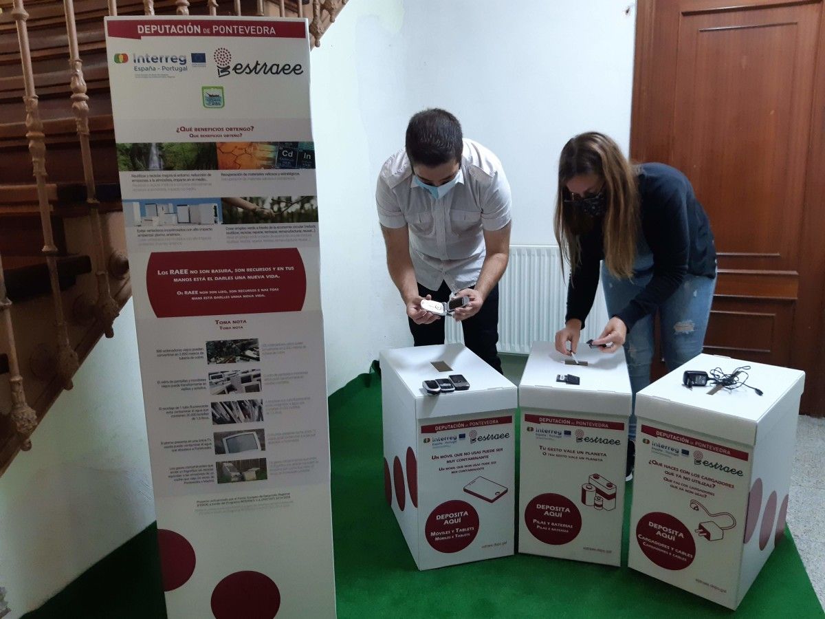 Estreno del punto de reciclaje de aparatos electrónicos en la Casa do Concello de Bueu