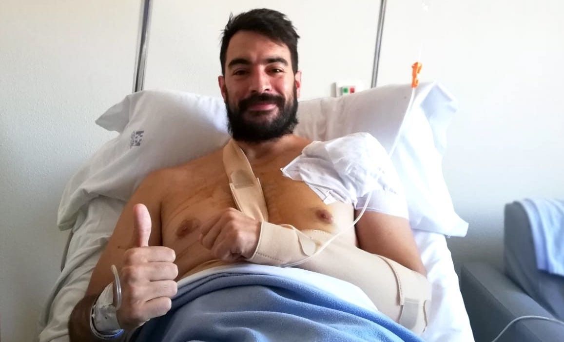Gonzalo Carró, tras ser operado del hombro en el Hospital Modelo de A Coruña