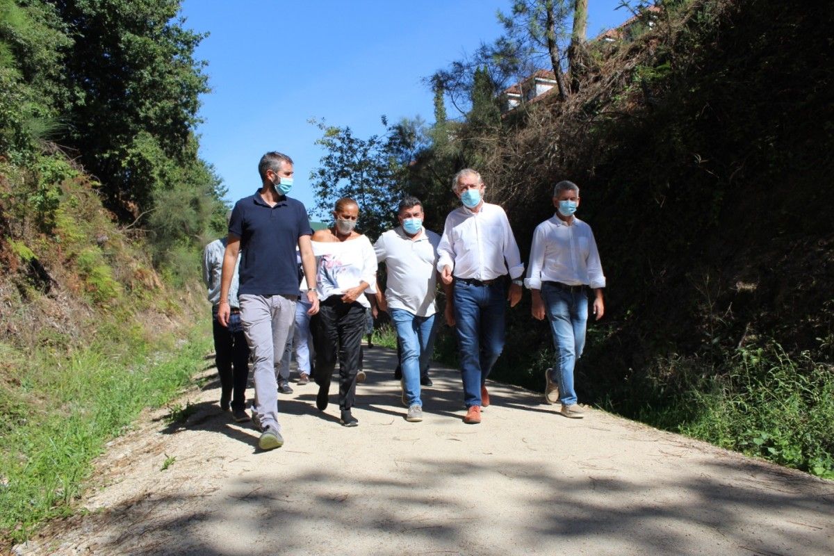 Carmela Silva, Alberto Varela, Juan Manuel Rey y Ricardo Martínez recorren la nueva Vía Verde do Salnés 